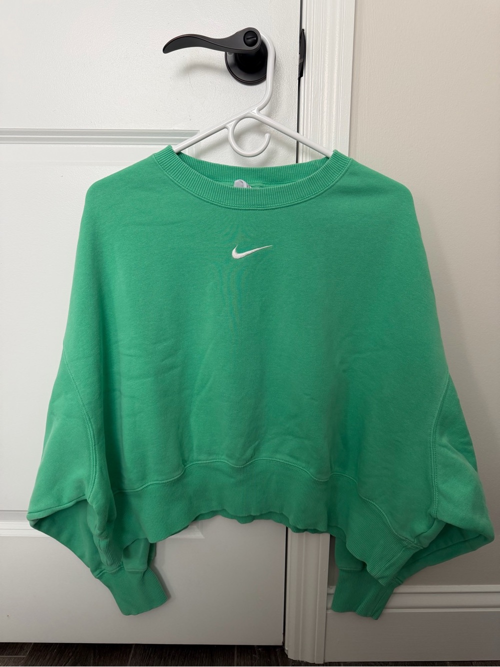 Nike • Women’s Green Cropped Crew Sweatshirt with Embroidered Swoosh